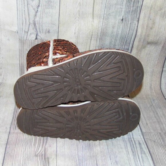 UGG Classic Short Sparkle Reversible Sequin Silver/Champagne Boots Womens Size 8 - Picture 2 of 8